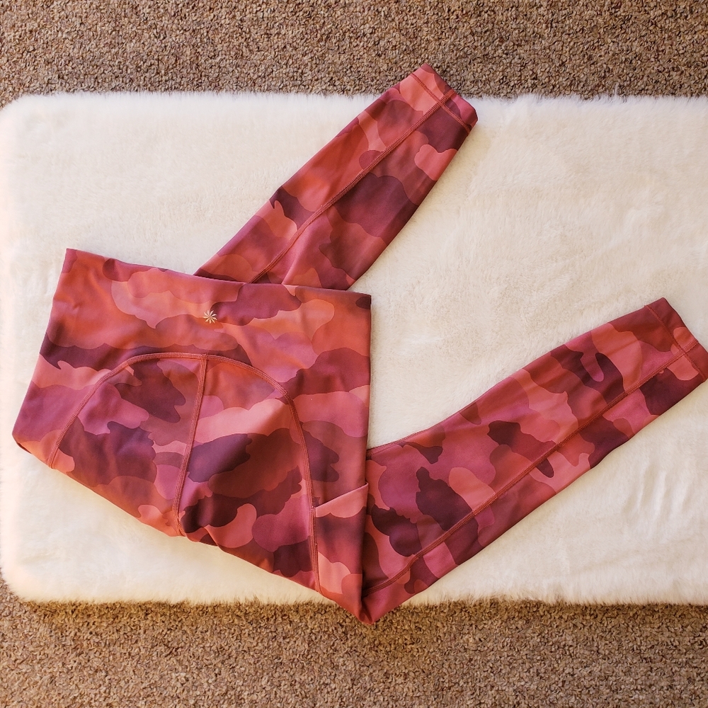Athleta Ultimate Stash Pocket Printed 7/8 Tight Leggings Red Pink Camo Small - Picture 2 of 16